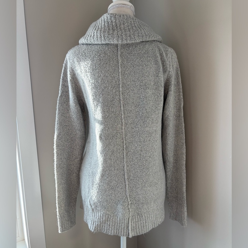Le Château NWT Heathered Grey Turtleneck Sweater Size M - Picture 2 of 9
